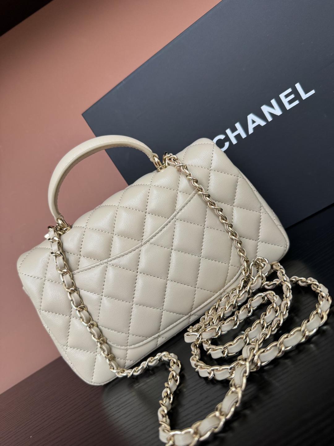 샤넬(CHANEL) 25K 버터플라이 다이아몬드 핸들 CF 미니 (라이트 베이지) 토트백 숄더백 가방