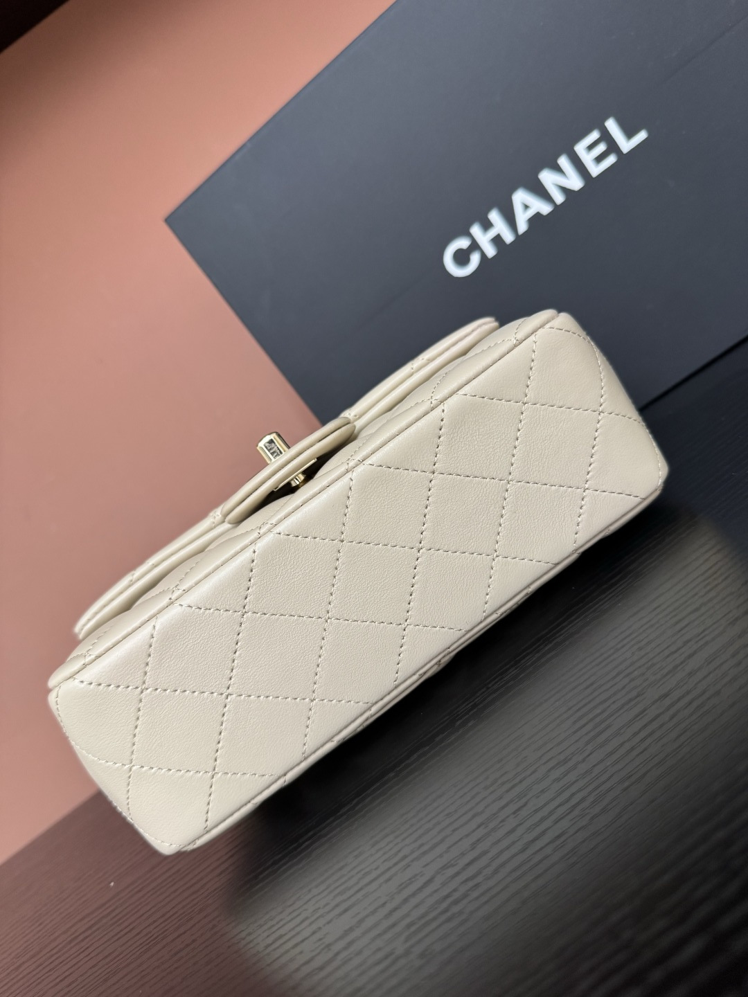 샤넬(CHANEL) 25K 버터플라이 다이아몬드 핸들 CF 미니 (라이트 베이지) 토트백 숄더백 가방