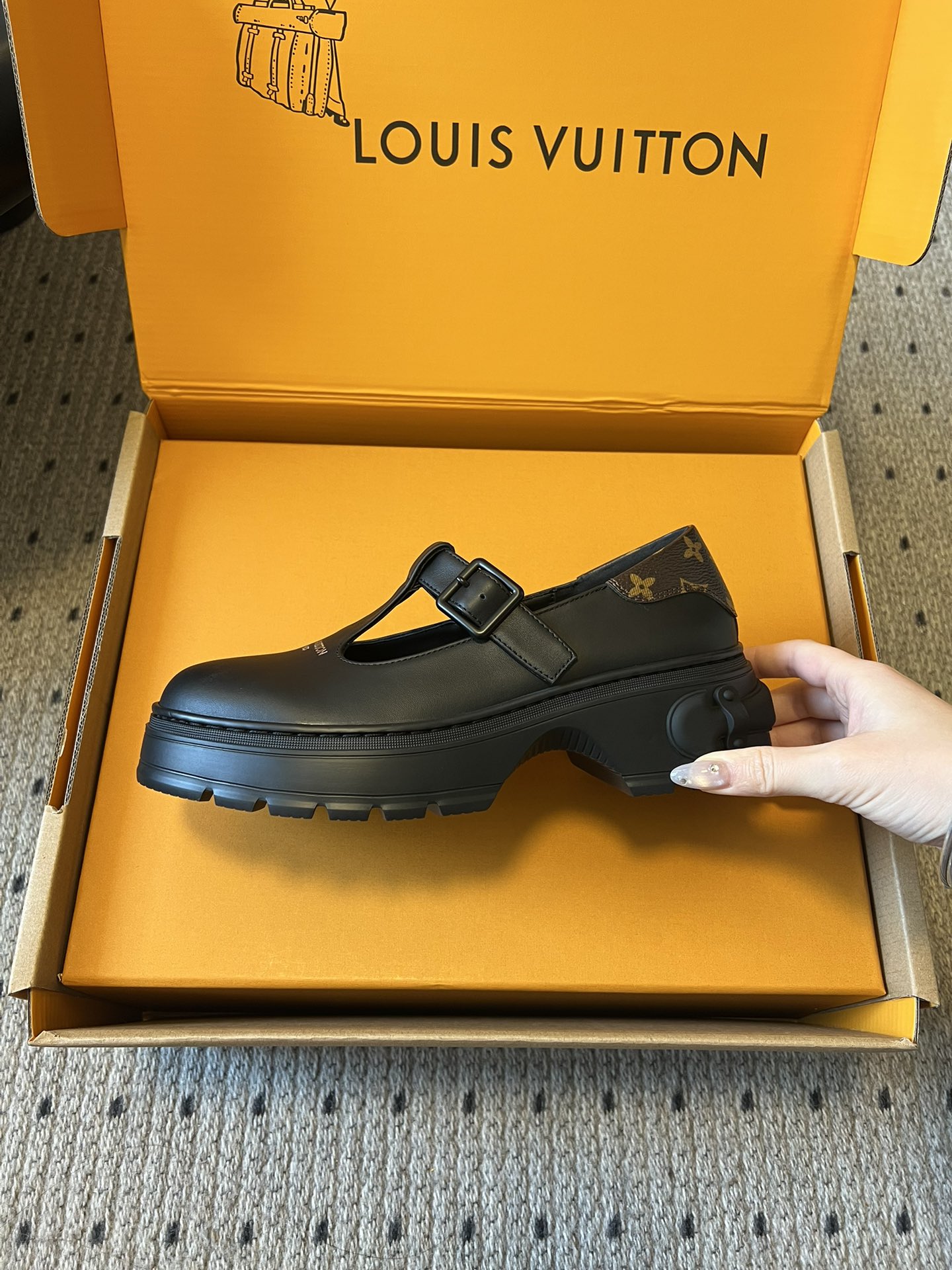 루이비통(LV) 여성 레트로 마리제인 신발