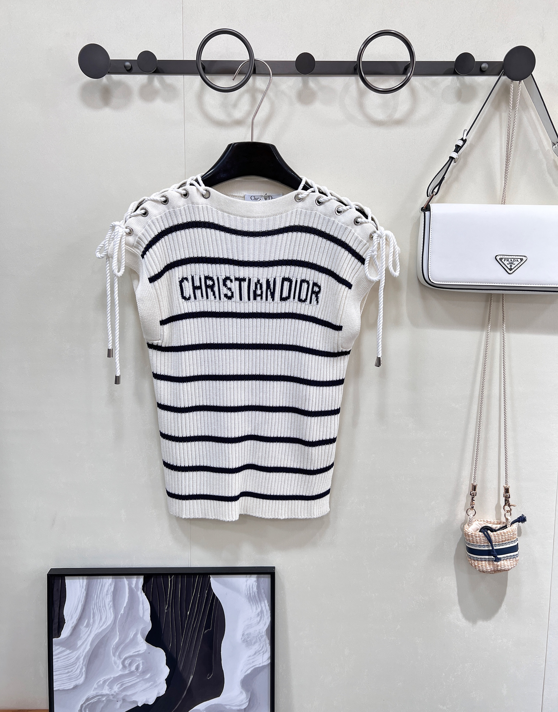 디올(DIOR) 스트라이프 숄더 버튼 꼬임 니트 베스트 의류