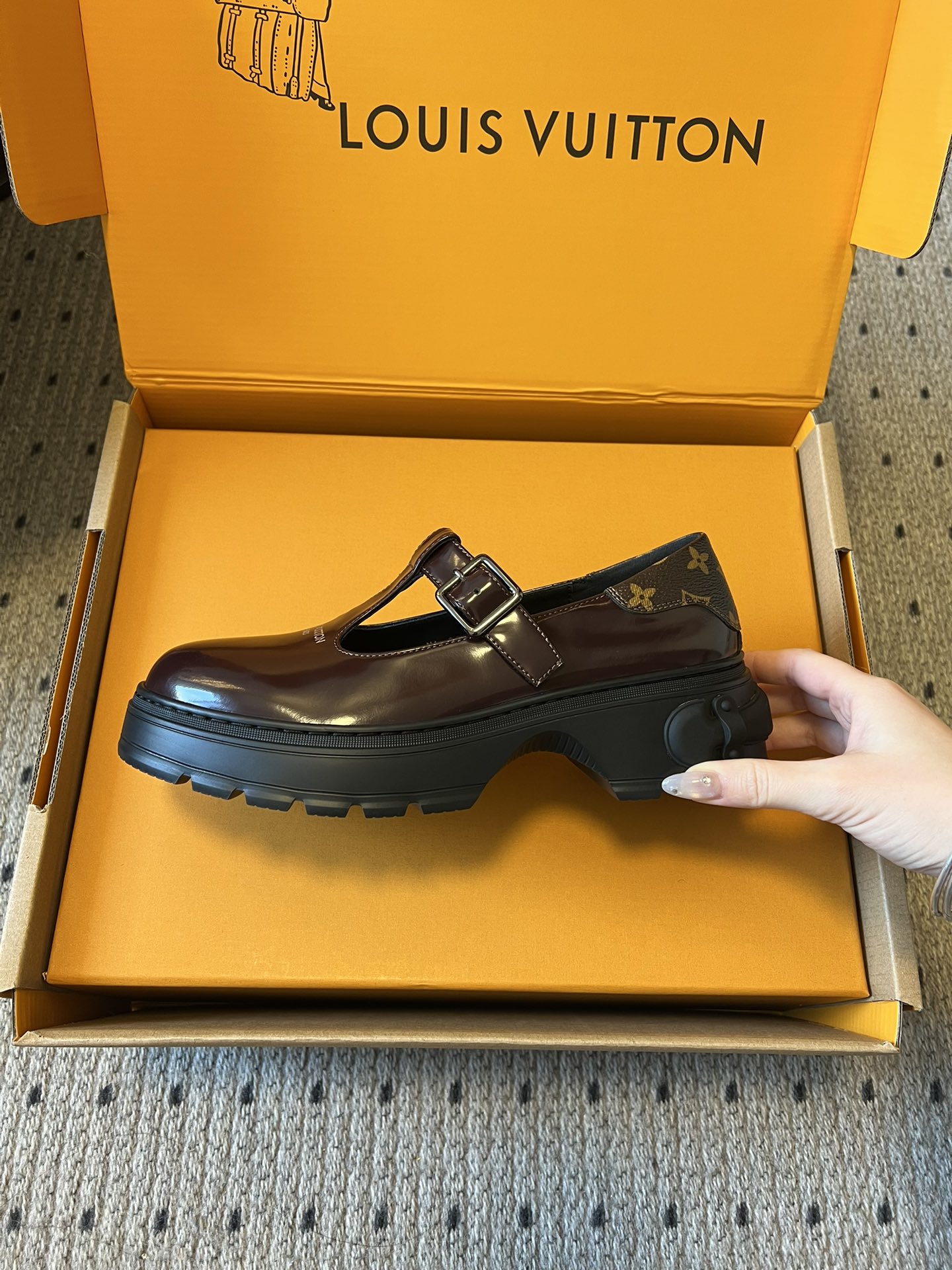 루이비통(LV) 여성 레트로 마리제인 신발