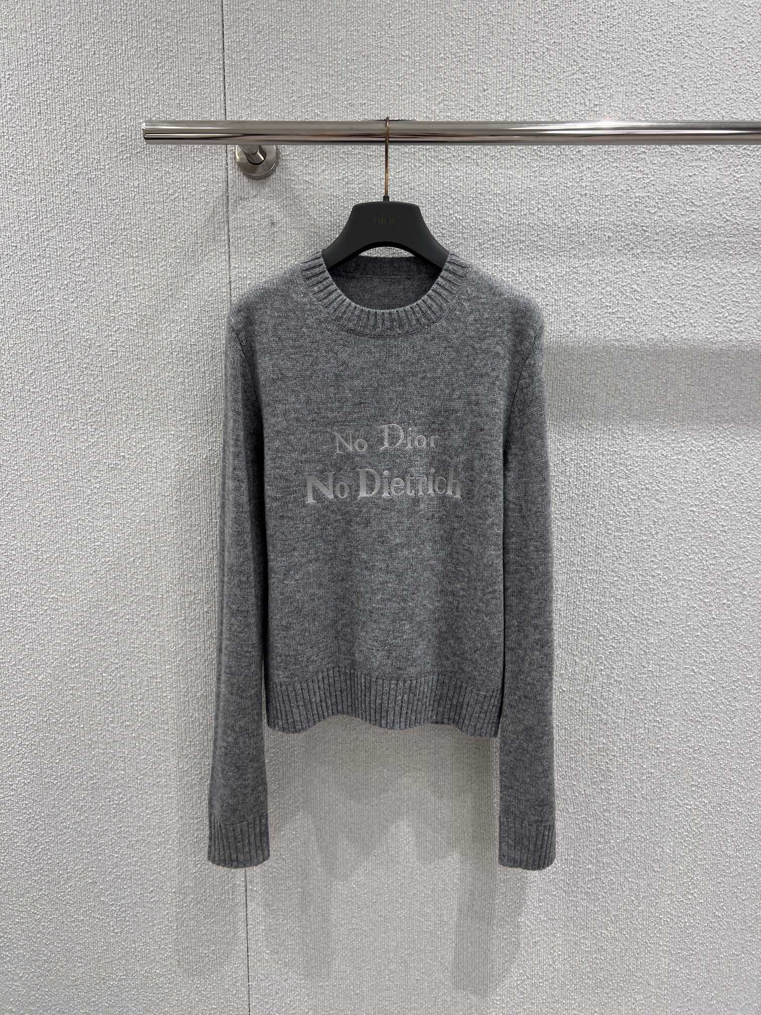디올(DIOR) 레터링 자수 캐시미어 니트 의류