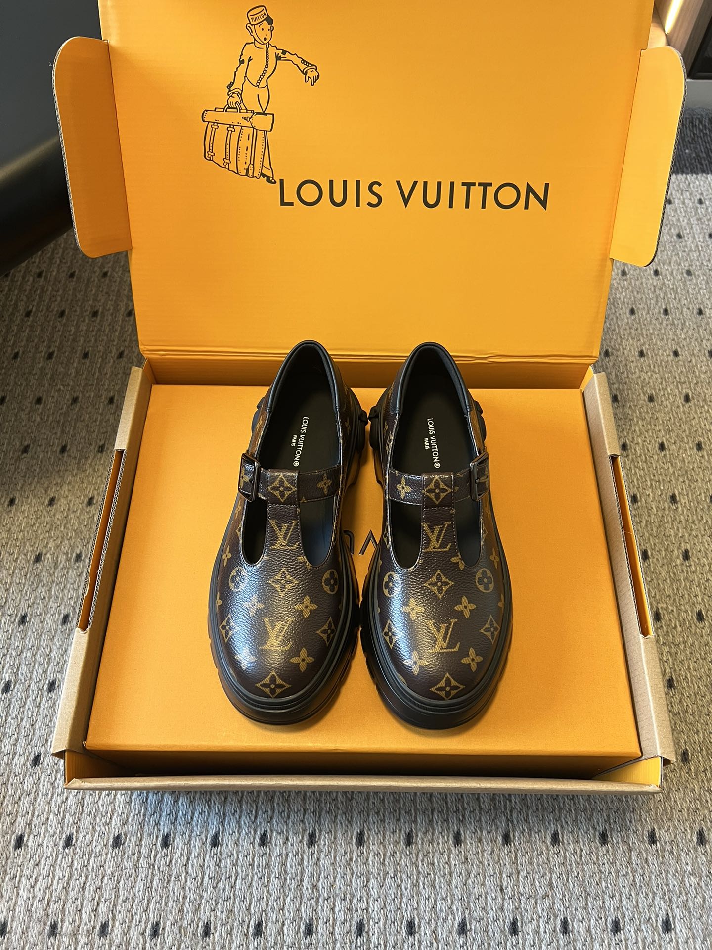 루이비통(LV) 여성 레트로 마리제인 신발