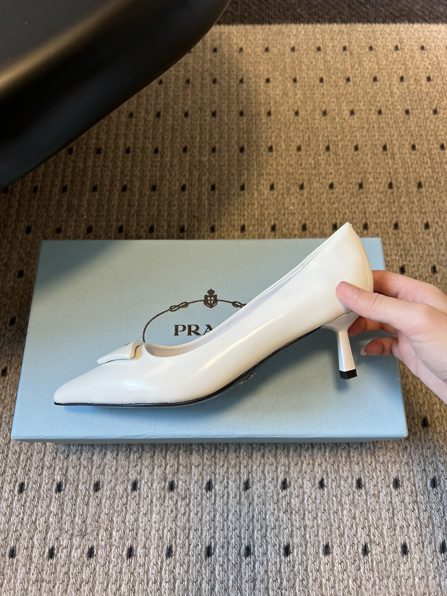 프라다(PRADA) 토 미드힐 펌프스 신발