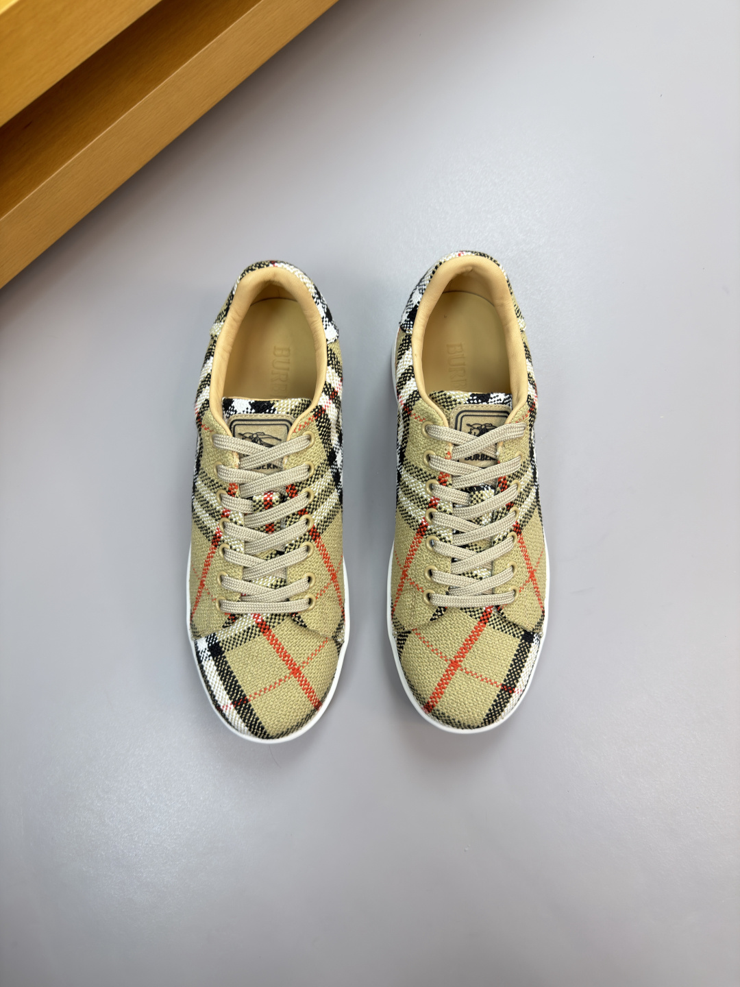 버버리(BURBERRY) 하이엔드 캐주얼 스니커즈 신발