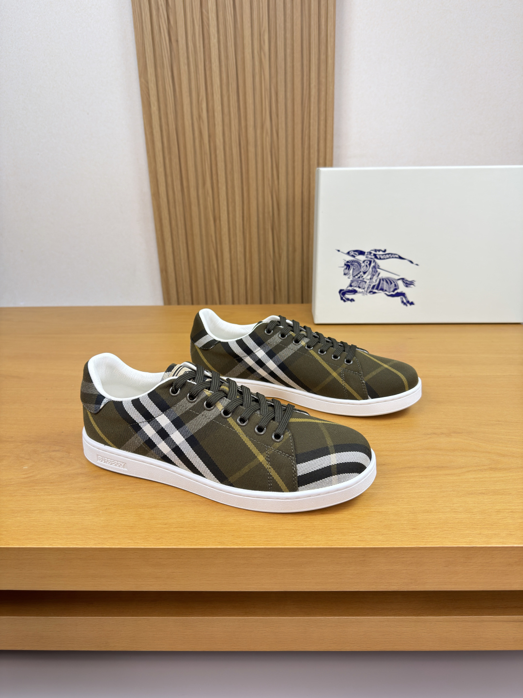 버버리(BURBERRY) 하이엔드 캐주얼 스니커즈 신발