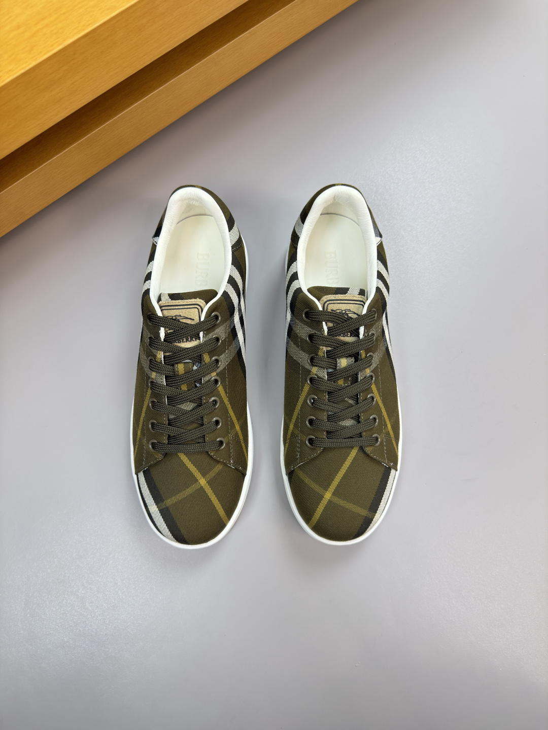 버버리(BURBERRY) 하이엔드 캐주얼 스니커즈 신발