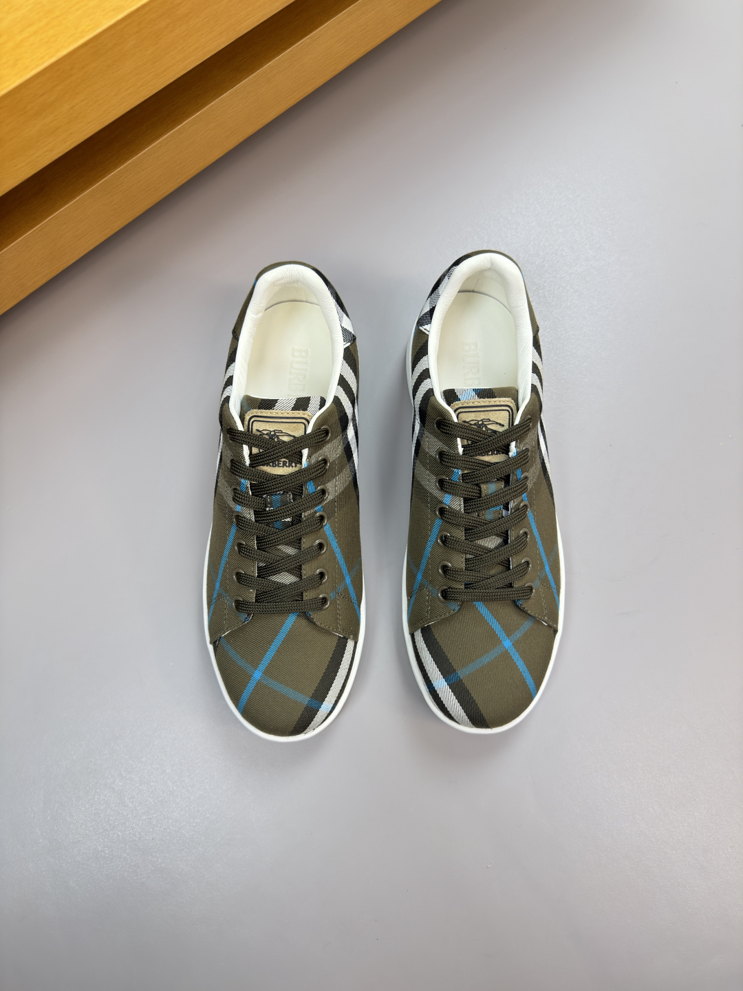버버리(BURBERRY) 하이엔드 캐주얼 스니커즈 신발