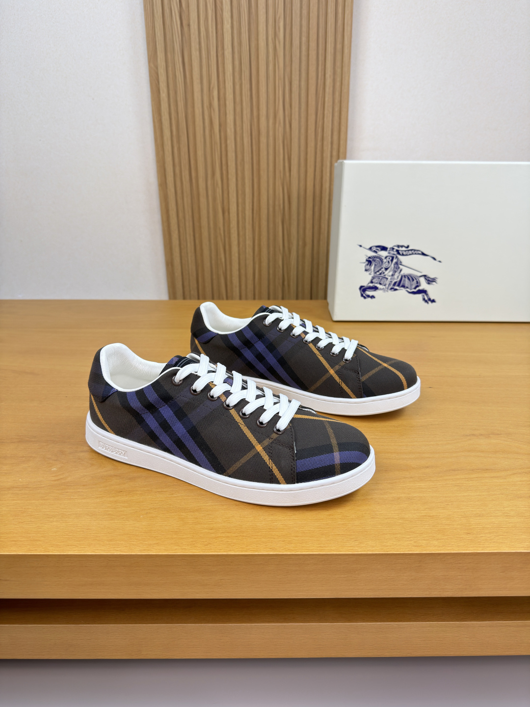 버버리(BURBERRY) 하이엔드 캐주얼 스니커즈 신발