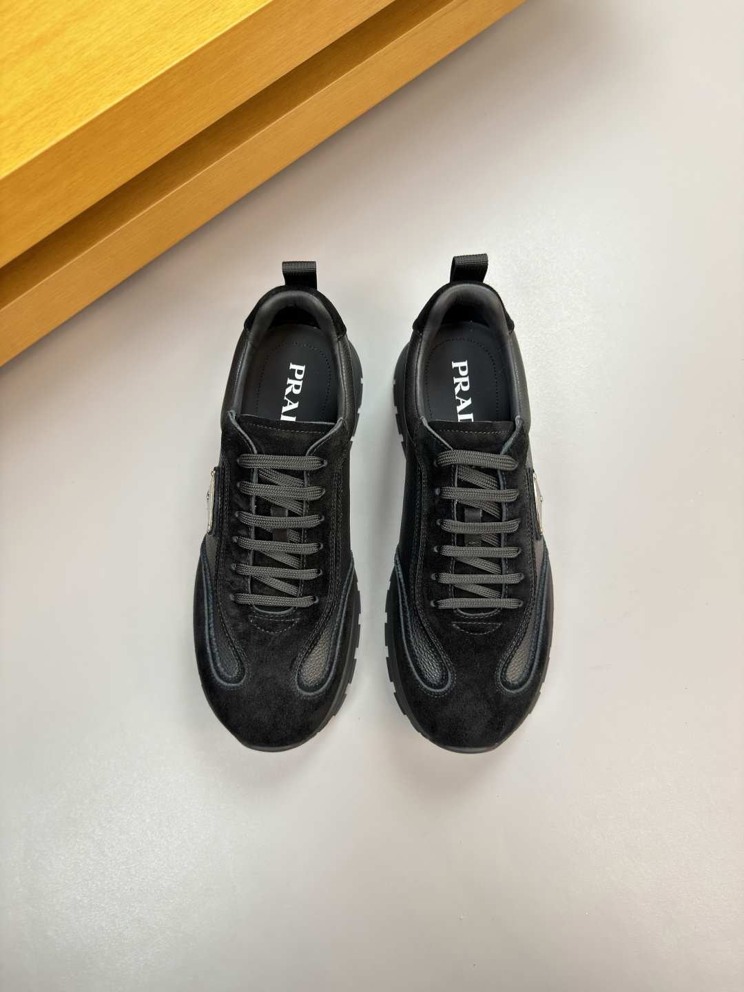 프라다(PRADA) 하이엔드 캐주얼 스니커즈 신발