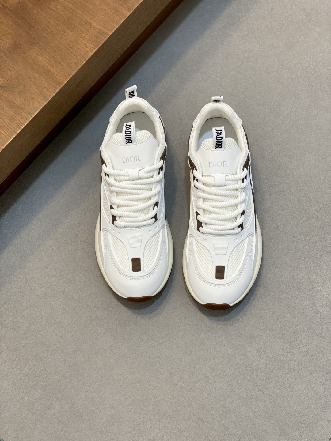 디올(DIOR) 테크니컬 메쉬 스니커즈 신발