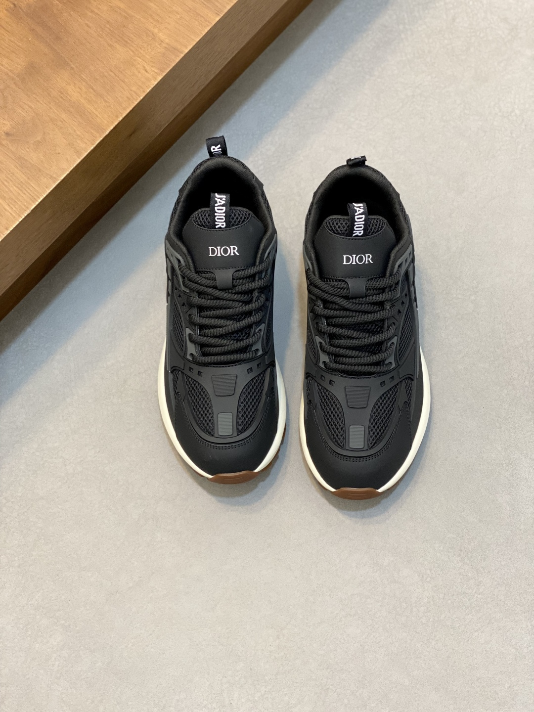 디올(DIOR) 테크니컬 메쉬 스니커즈 신발