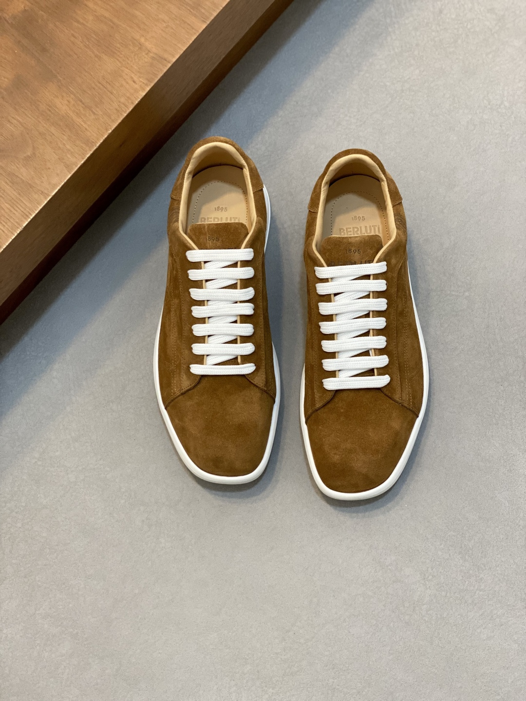 벨루티(Berluti) 스크리토 엠보 스니커즈 신발