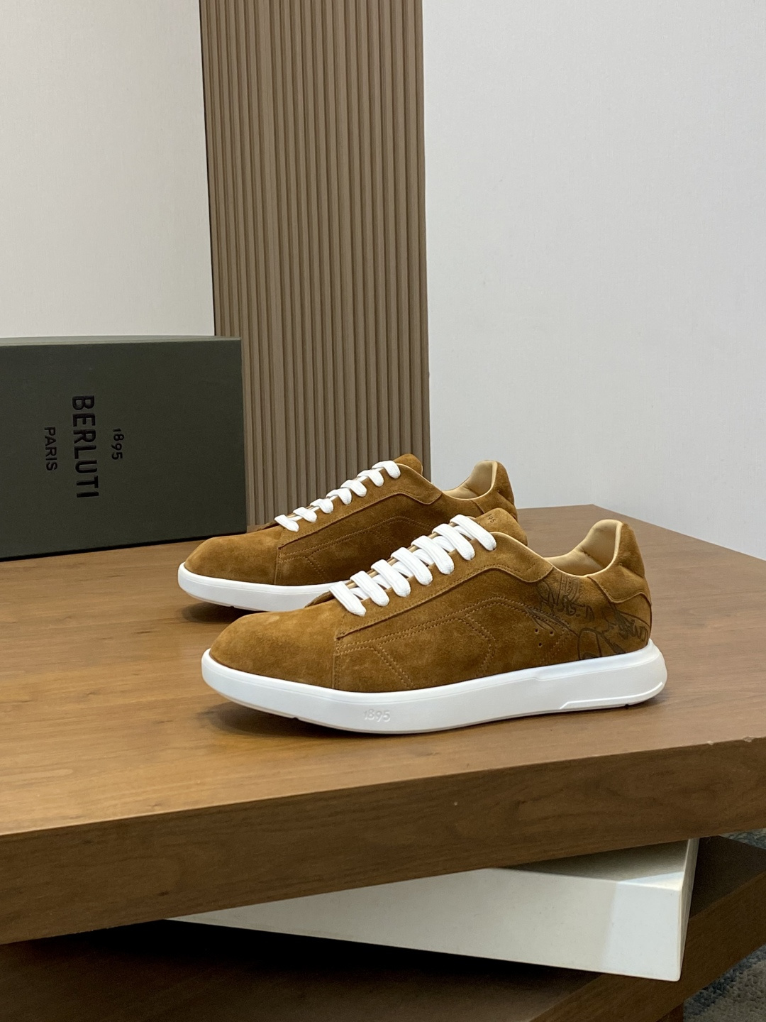 벨루티(Berluti) 스크리토 엠보 스니커즈 신발