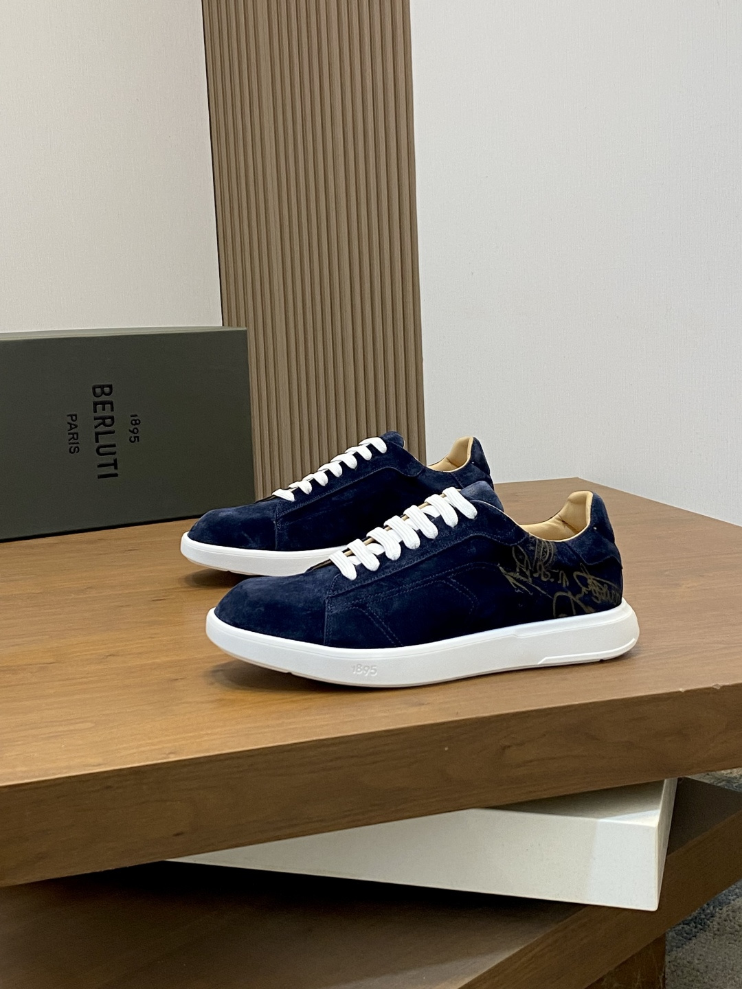 벨루티(Berluti) 스크리토 엠보 스니커즈 신발