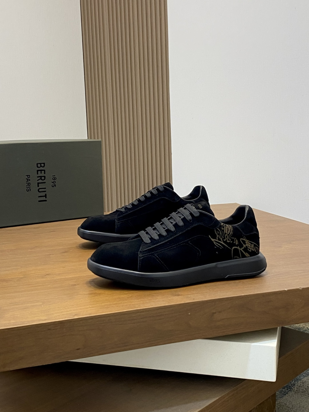 벨루티(Berluti) 스크리토 엠보 스니커즈 신발