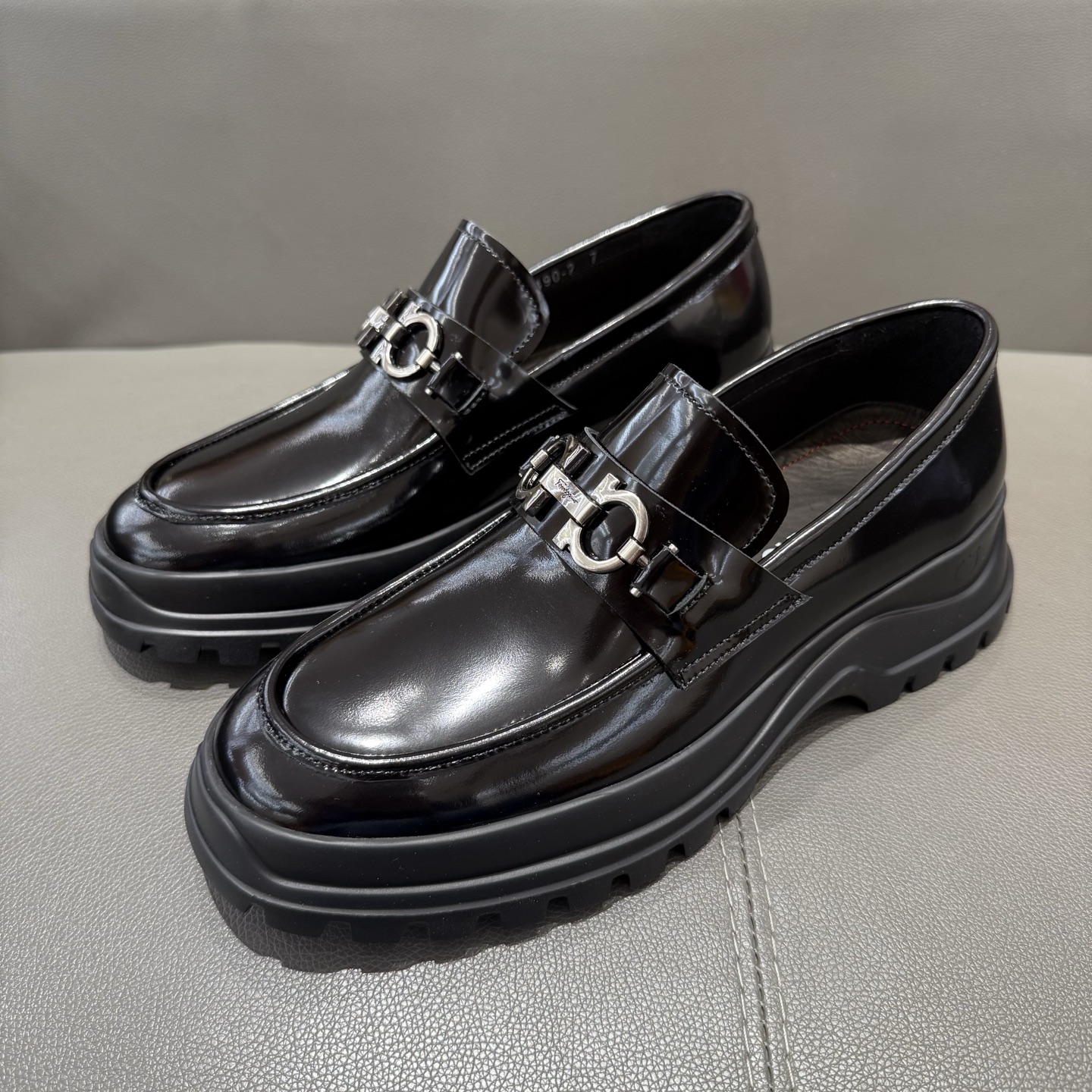 페라가모(Ferragamo) 어반 럭셔리 로퍼 구두 신발