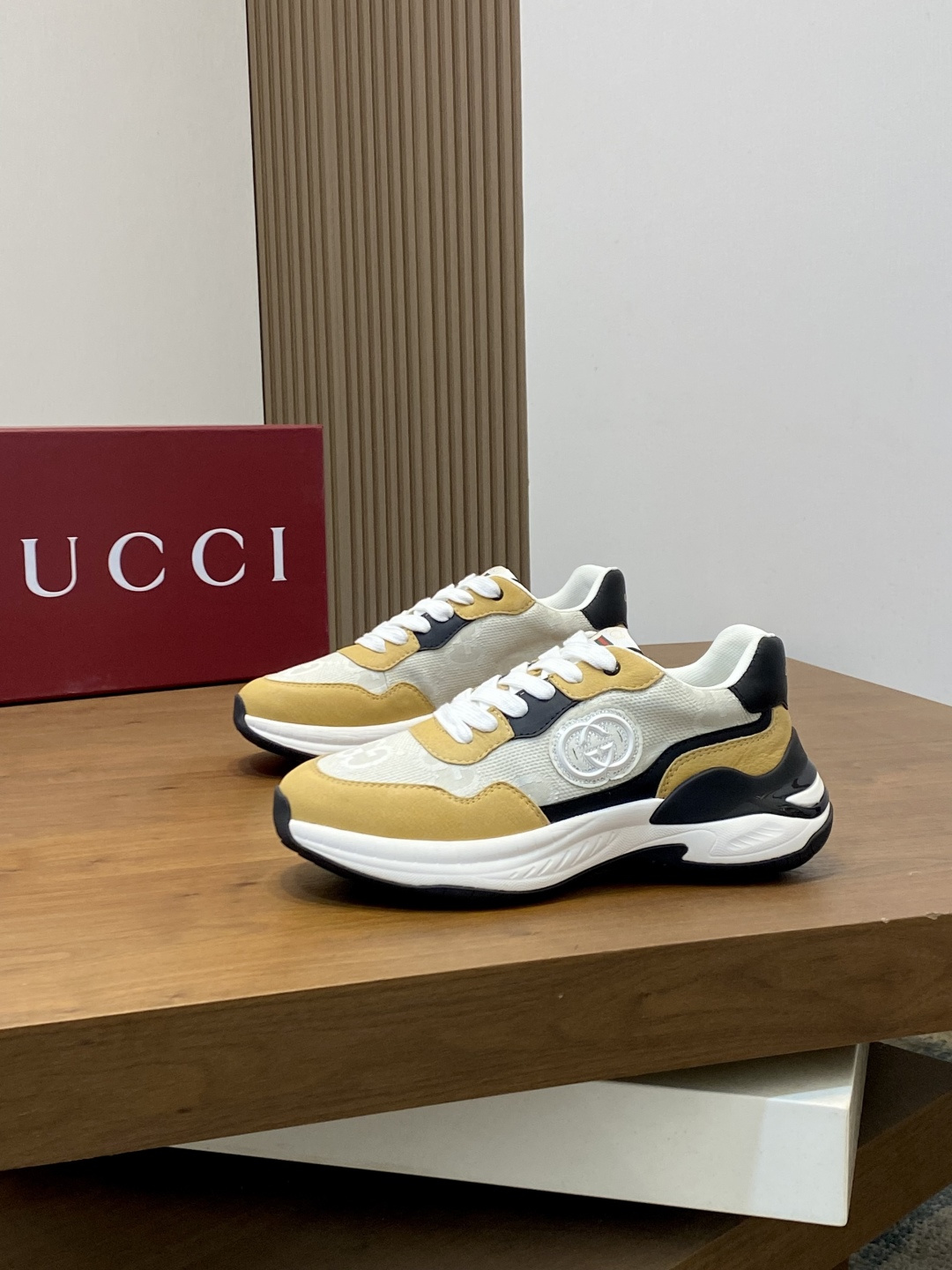 구찌(GUCCI) 빈티지 무드 데일리 스니커즈 신발