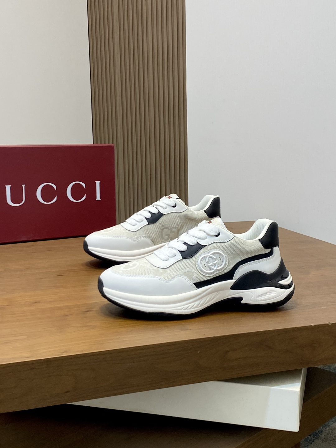 구찌(GUCCI) 빈티지 무드 데일리 스니커즈 신발