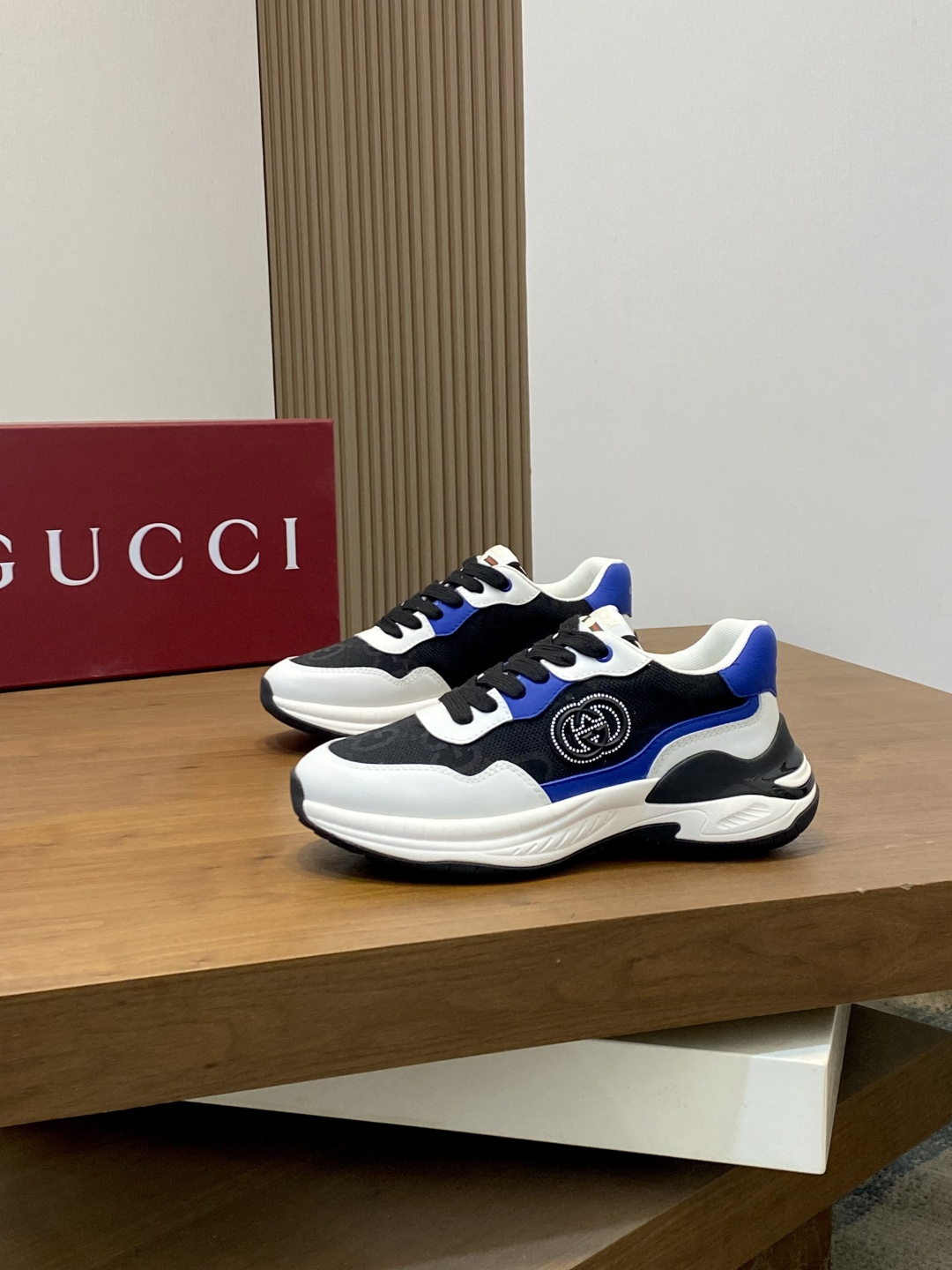 구찌(GUCCI) 빈티지 무드 데일리 스니커즈 신발