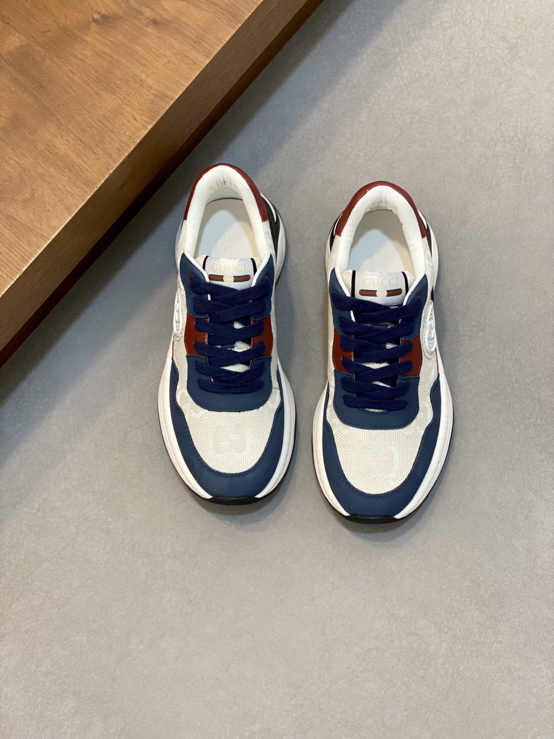 구찌(GUCCI) 빈티지 무드 데일리 스니커즈 신발