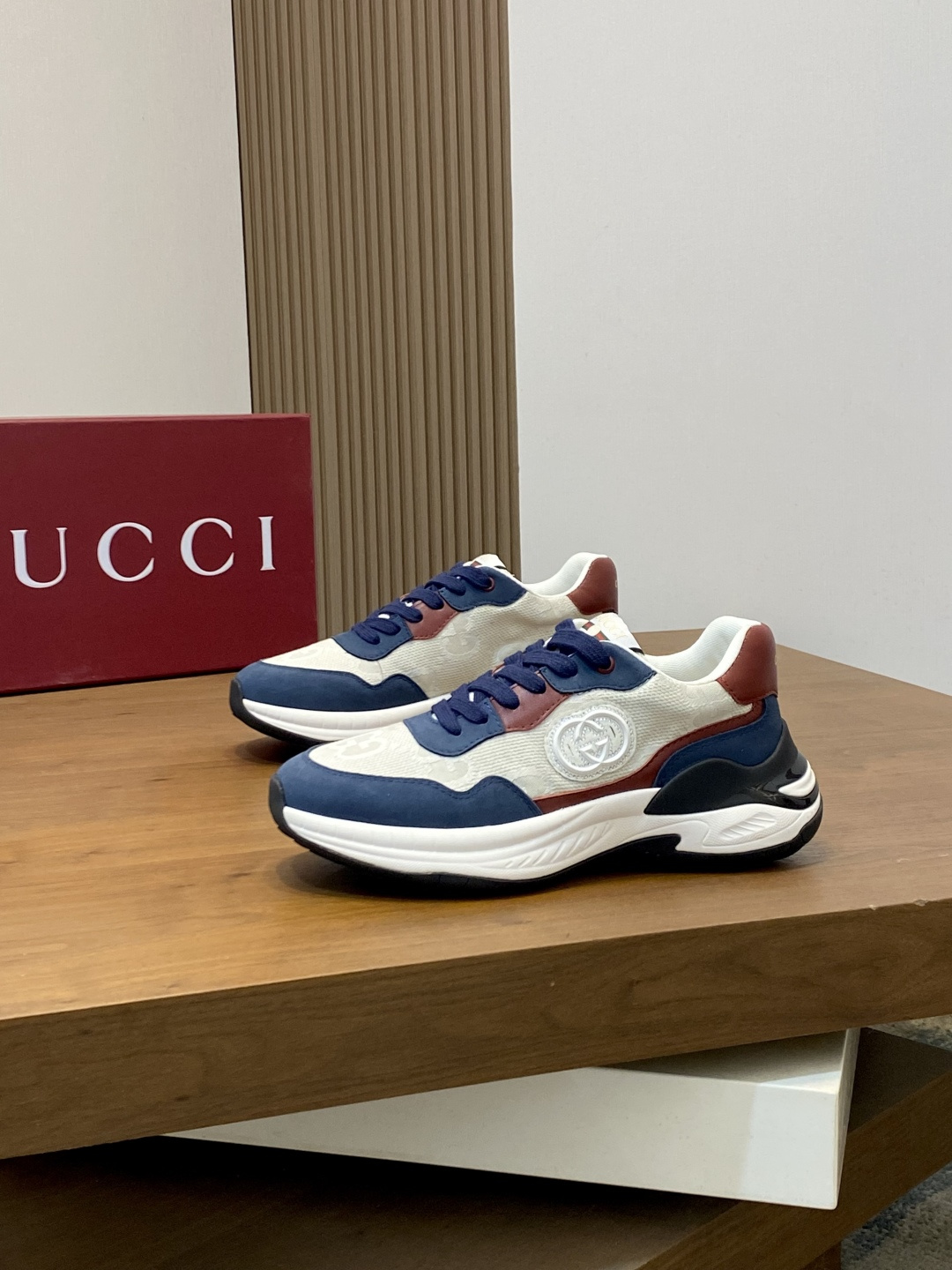 구찌(GUCCI) 빈티지 무드 데일리 스니커즈 신발