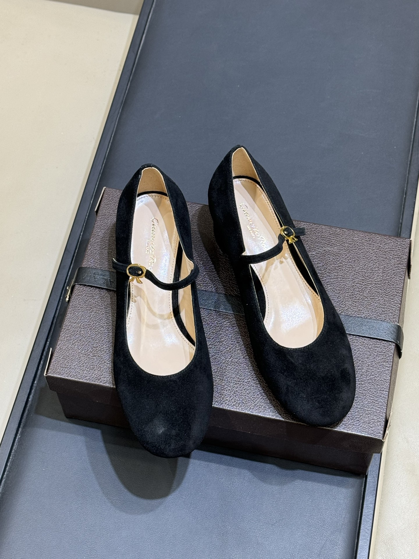 지안비토 로시(Gianvito Rossi) 메리제인 힐 신발