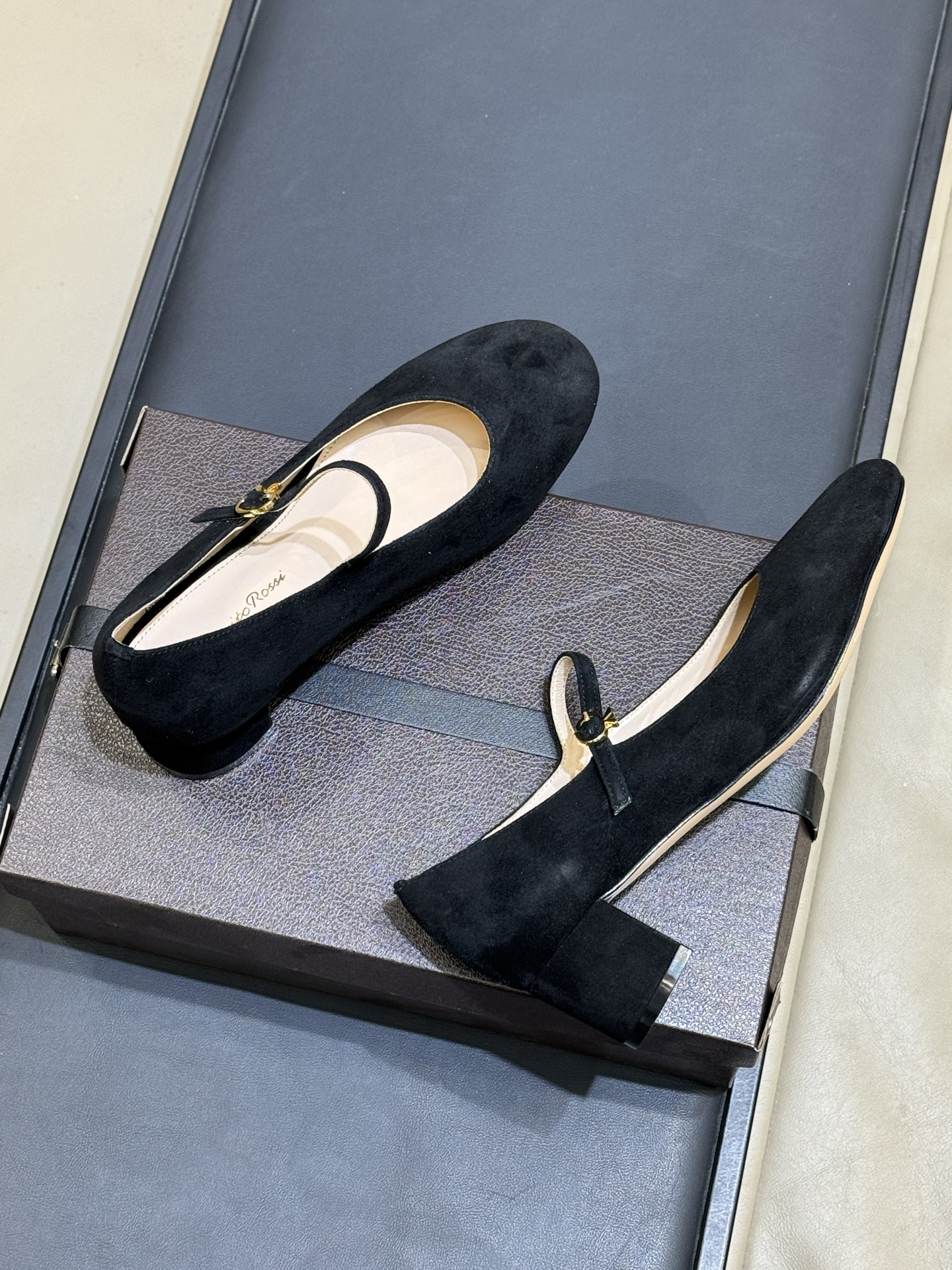 지안비토 로시(Gianvito Rossi) 메리제인 힐 신발