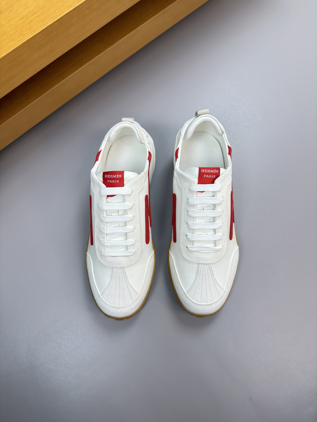 에르메스(HERMES) 하이엔드 'H' 스티치 스니커즈 신발
