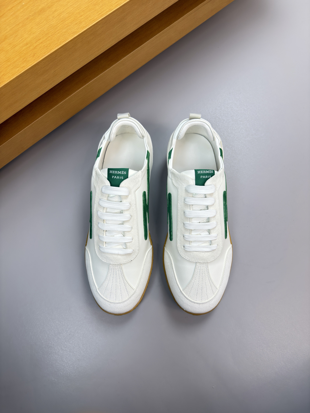 에르메스(HERMES) 하이엔드 'H' 스티치 스니커즈 신발