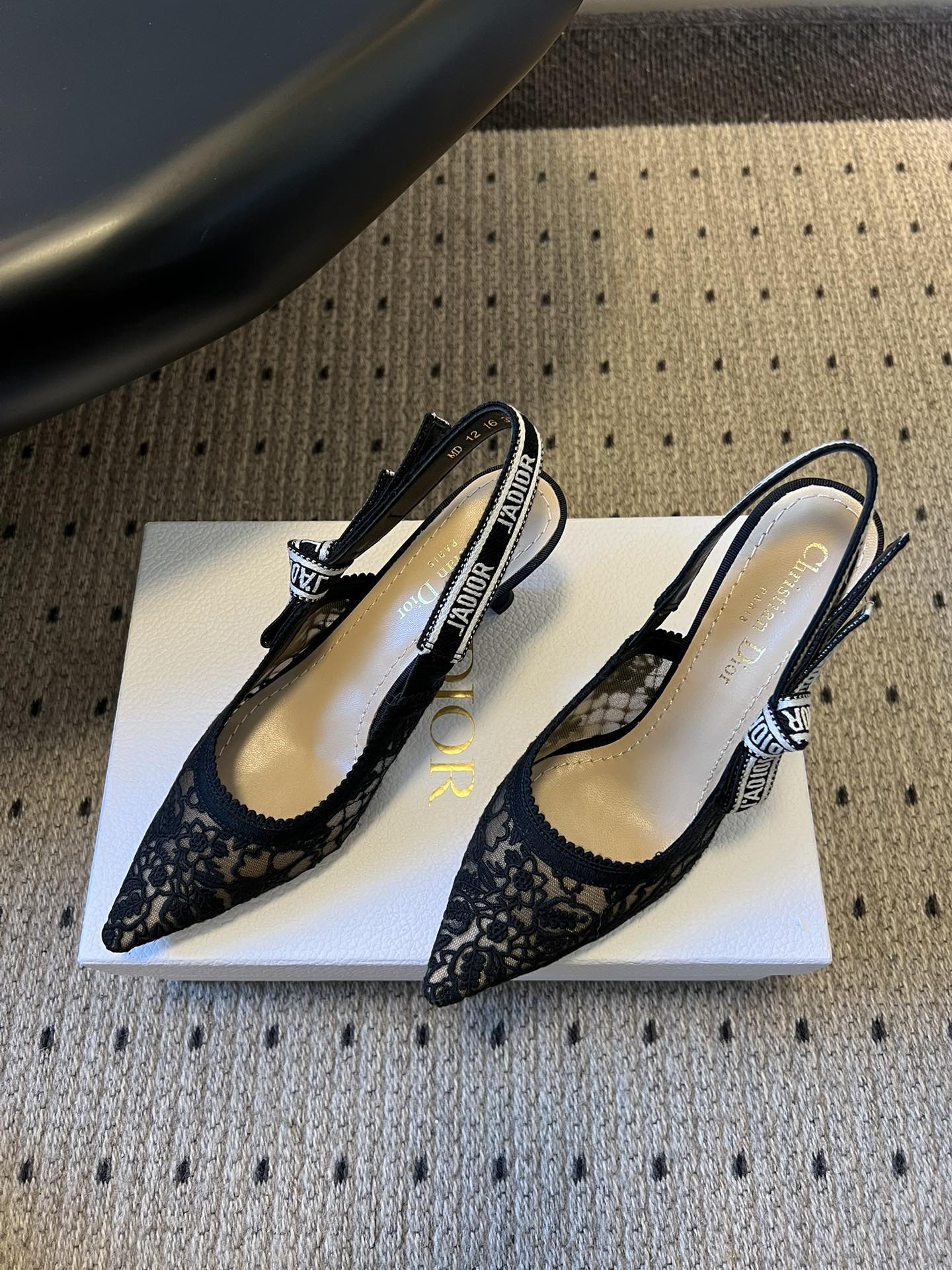 디올(DIOR) 포인티드 토 리본 하이힐 신발