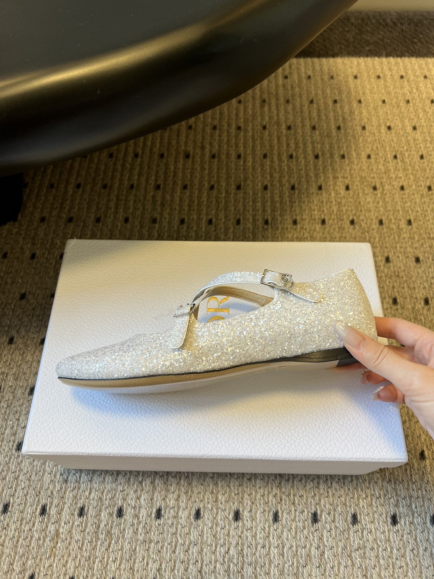 디올(DIOR) 크로스 스트랩 플랫 메리제인 슈즈 신발