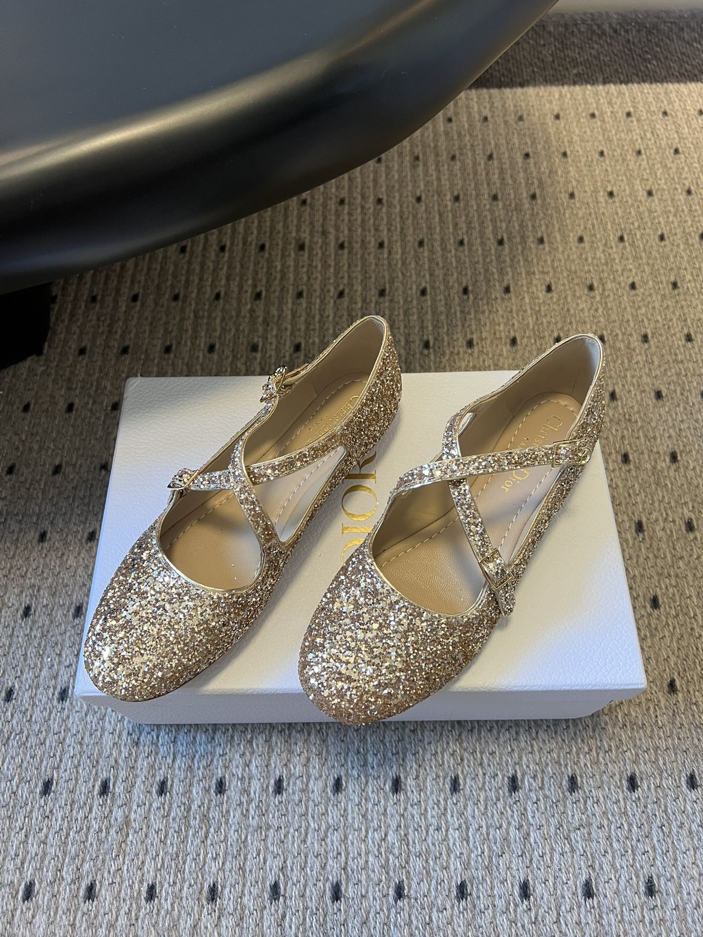 디올(DIOR) 크로스 스트랩 플랫 메리제인 슈즈 신발