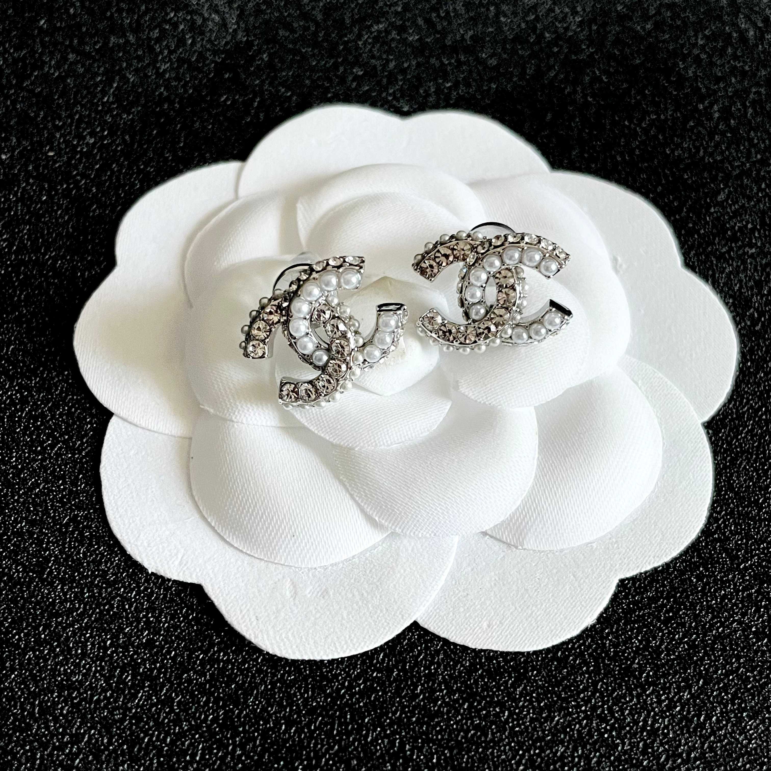 샤넬(CHANEL) 레터링 귀걸이 악세사리