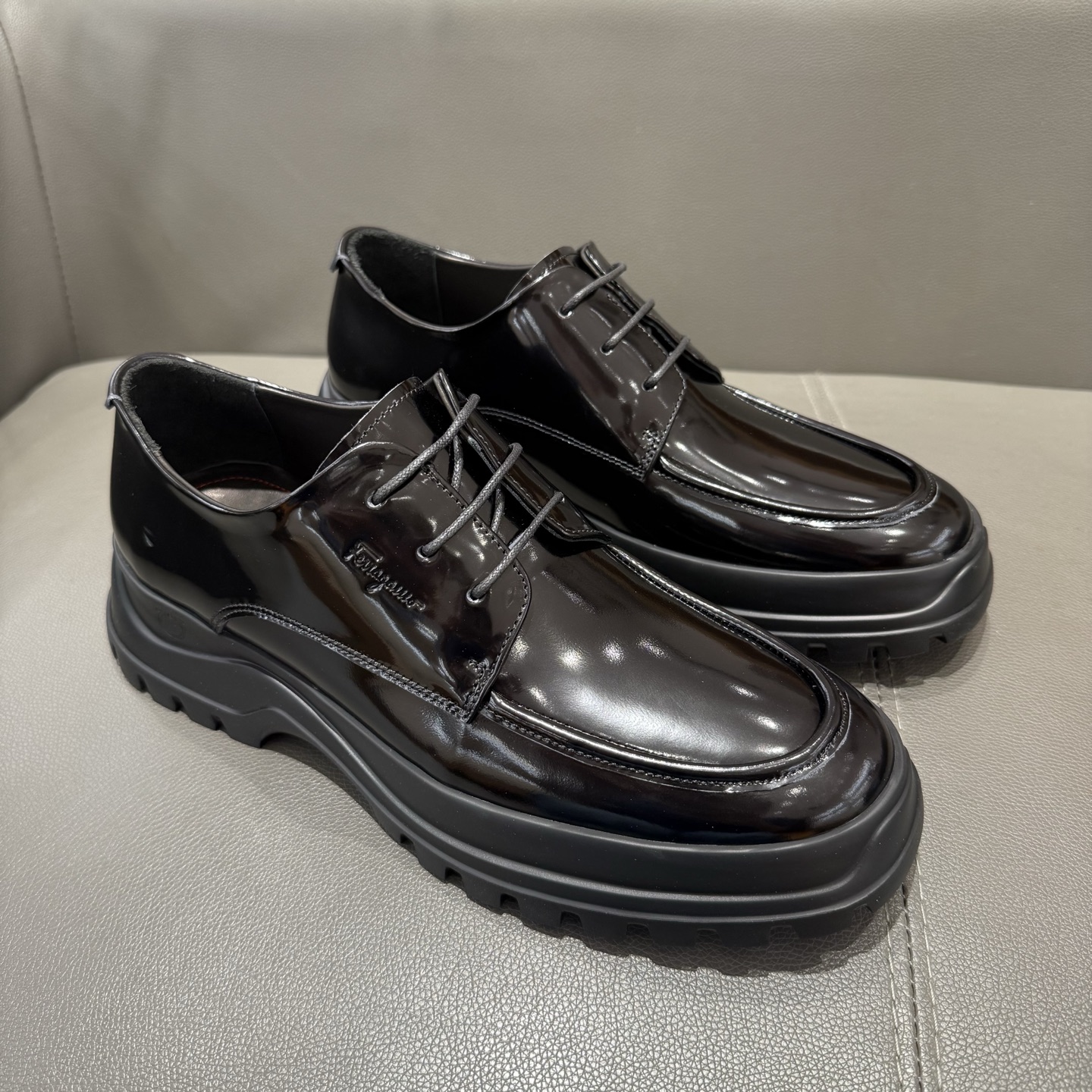 페라가모(Ferragamo) 뉴 시즌 시티 더비 슈즈 구두 신발