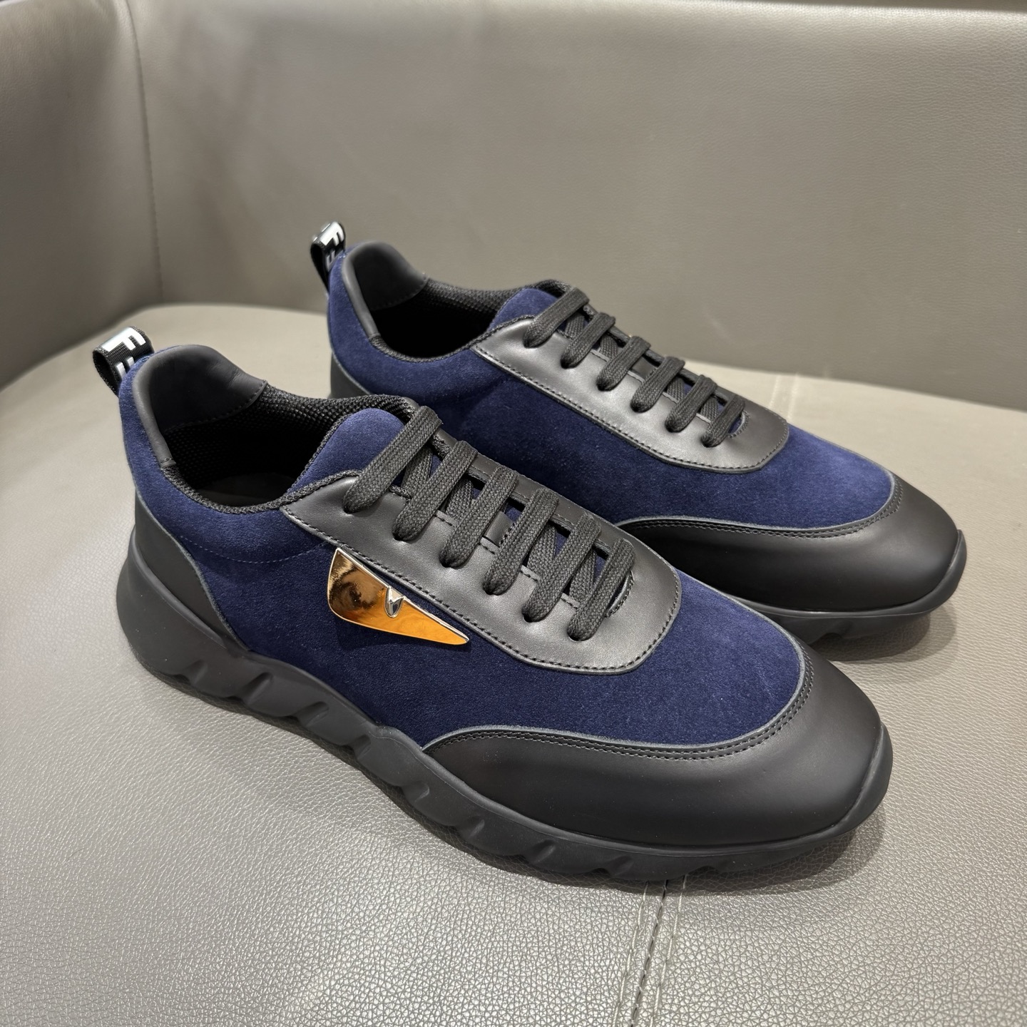 펜디(FENDI) 몬스터 아이 스니커즈 신발