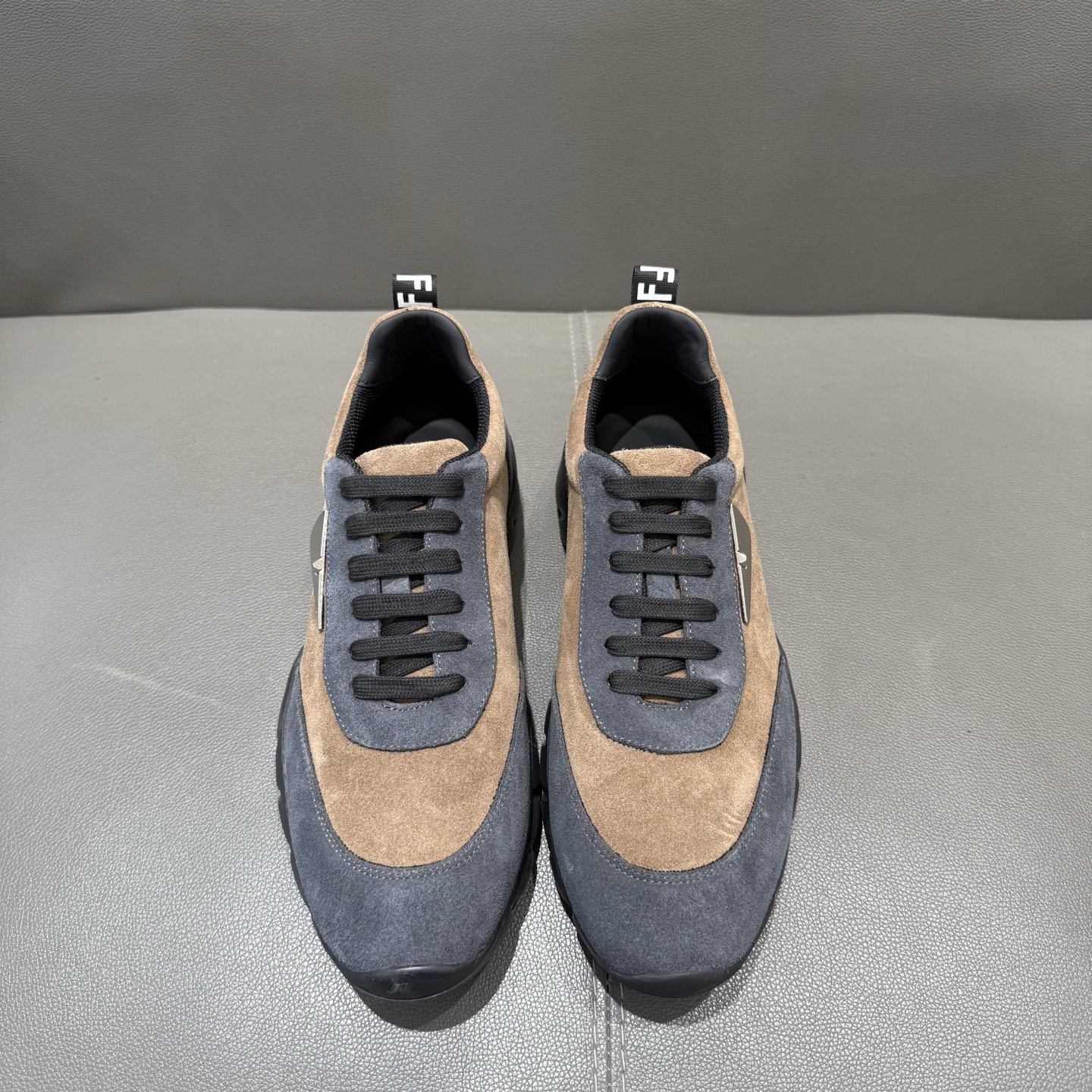 펜디(FENDI) 몬스터 아이 스니커즈 신발