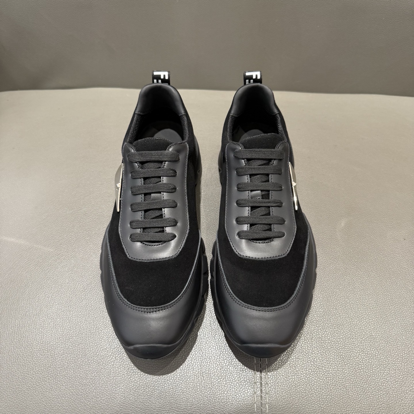 펜디(FENDI) 몬스터 아이 스니커즈 신발