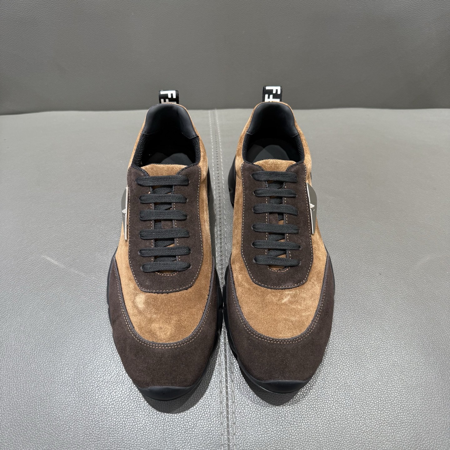 펜디(FENDI) 몬스터 아이 스니커즈 신발