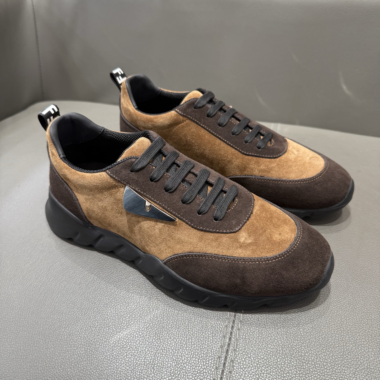 펜디(FENDI) 몬스터 아이 스니커즈 신발