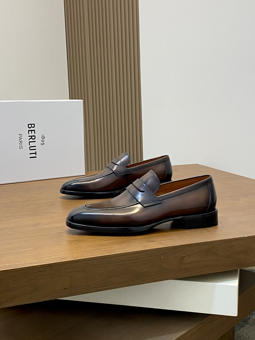 벨루티(Berluti) 하이엔드 수작업 파티나 드레스 슈즈 구두 신발