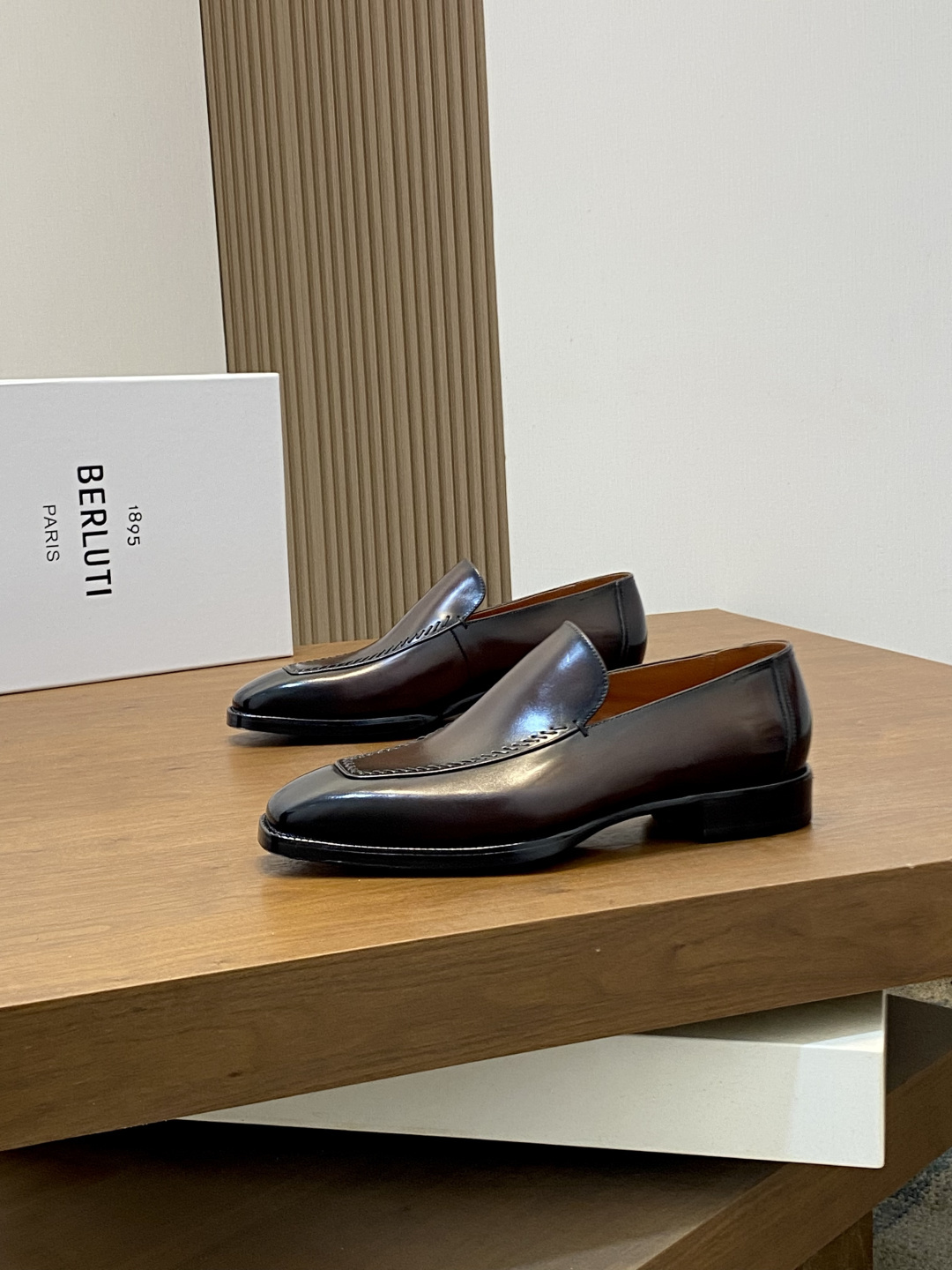 벨루티(Berluti) 하이엔드 수작업 파티나 드레스 슈즈 구두 신발