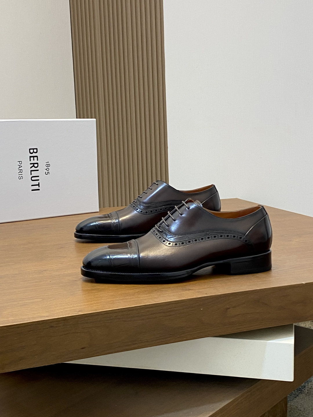 벨루티(Berluti) 하이엔드 수작업 파티나 드레스 슈즈 구두 신발