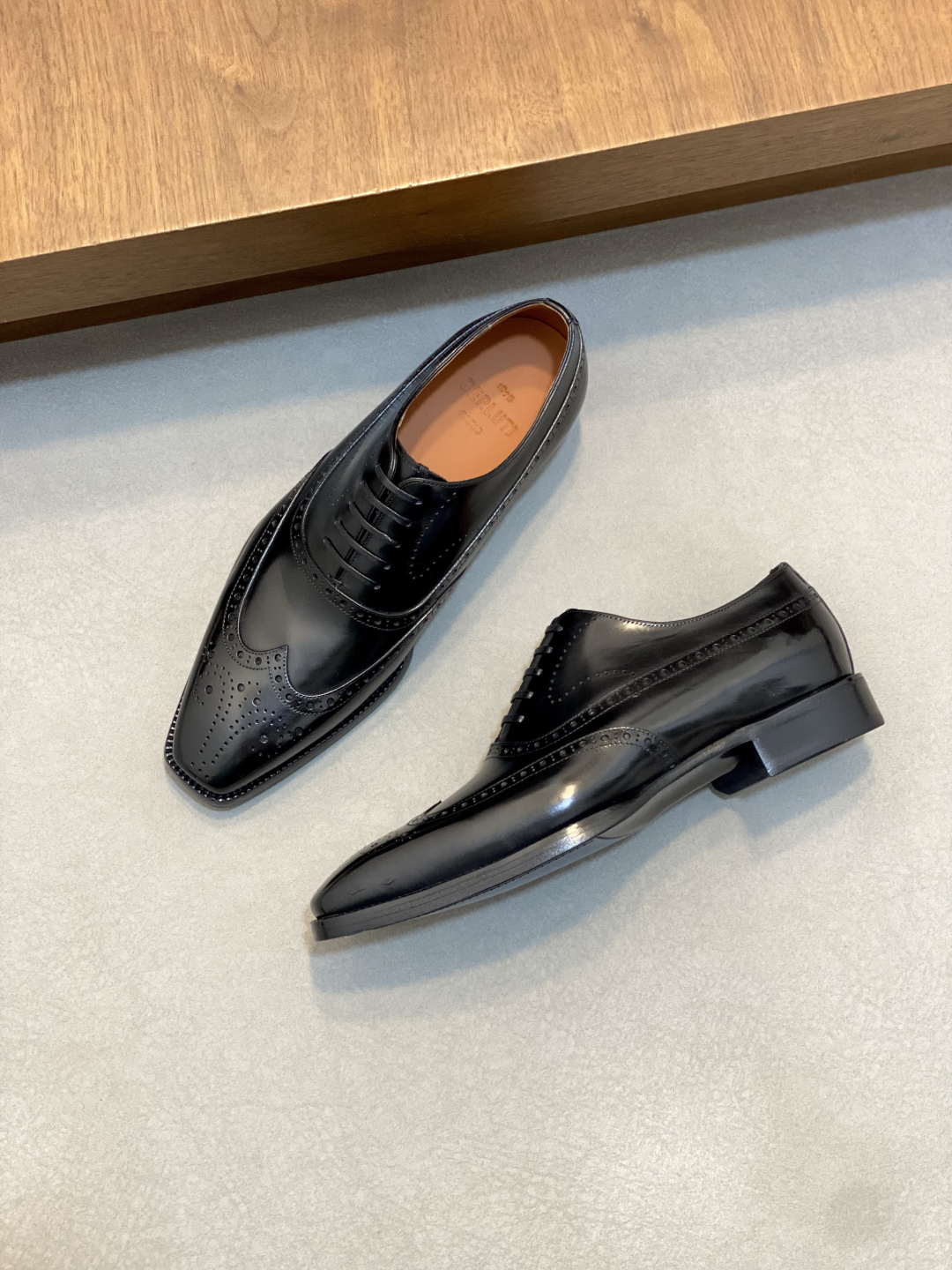 벨루티(Berluti) 하이엔드 수작업 파티나 드레스 슈즈 구두 신발