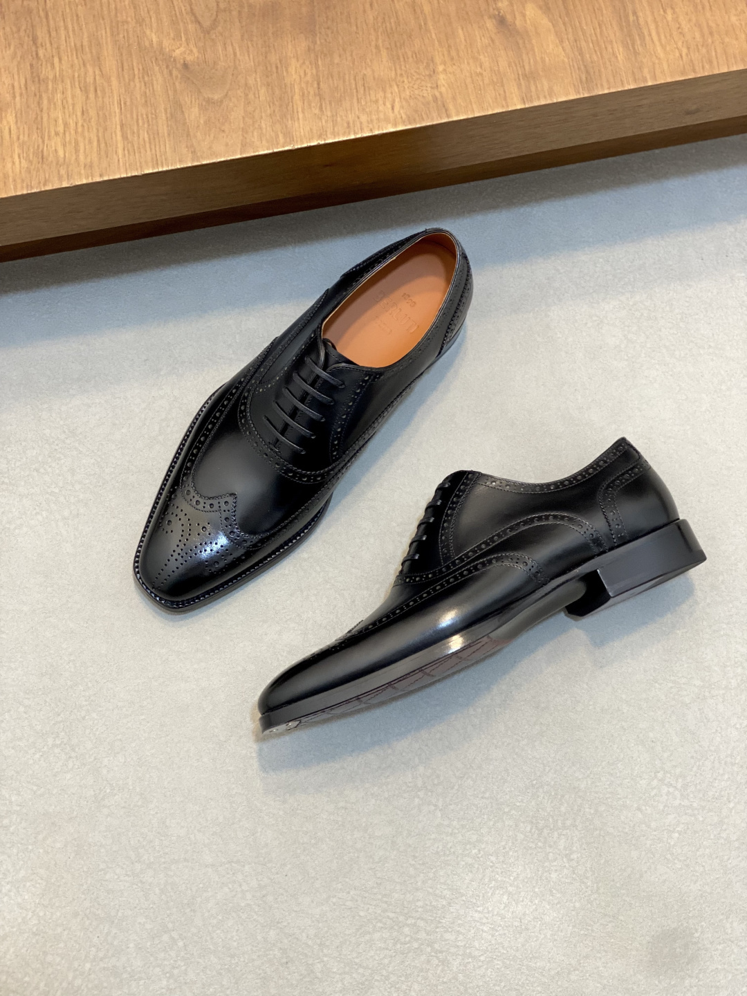 벨루티(Berluti) 하이엔드 수작업 파티나 드레스 슈즈 구두 신발