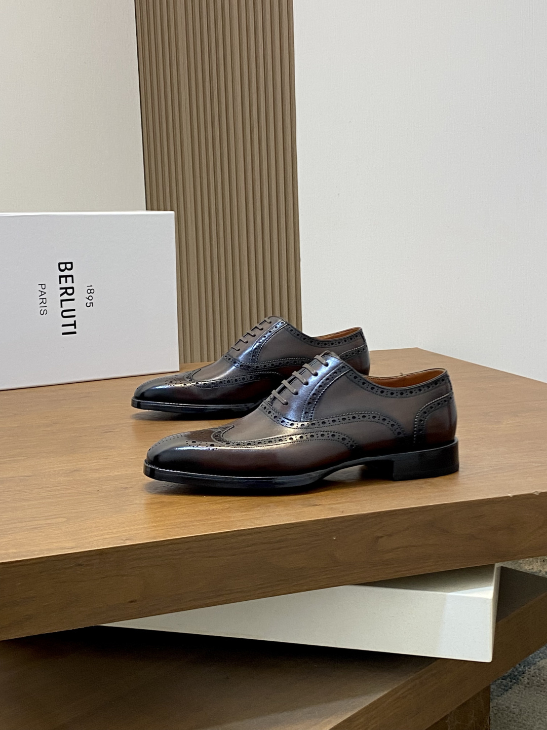벨루티(Berluti) 하이엔드 수작업 파티나 드레스 슈즈 구두 신발