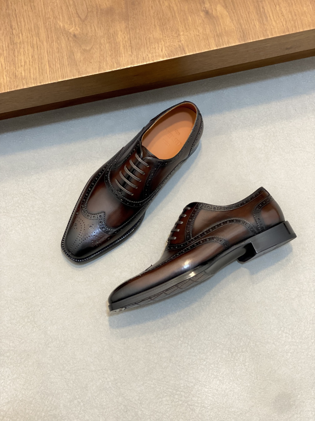 벨루티(Berluti) 하이엔드 수작업 파티나 드레스 슈즈 구두 신발
