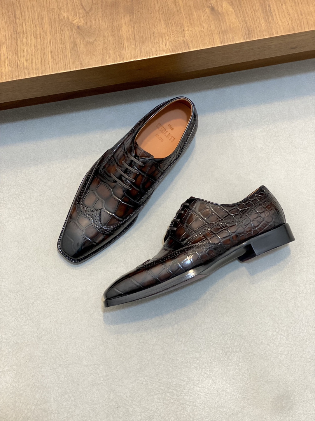 벨루티(Berluti) 하이엔드 수작업 파티나 드레스 슈즈 구두 신발