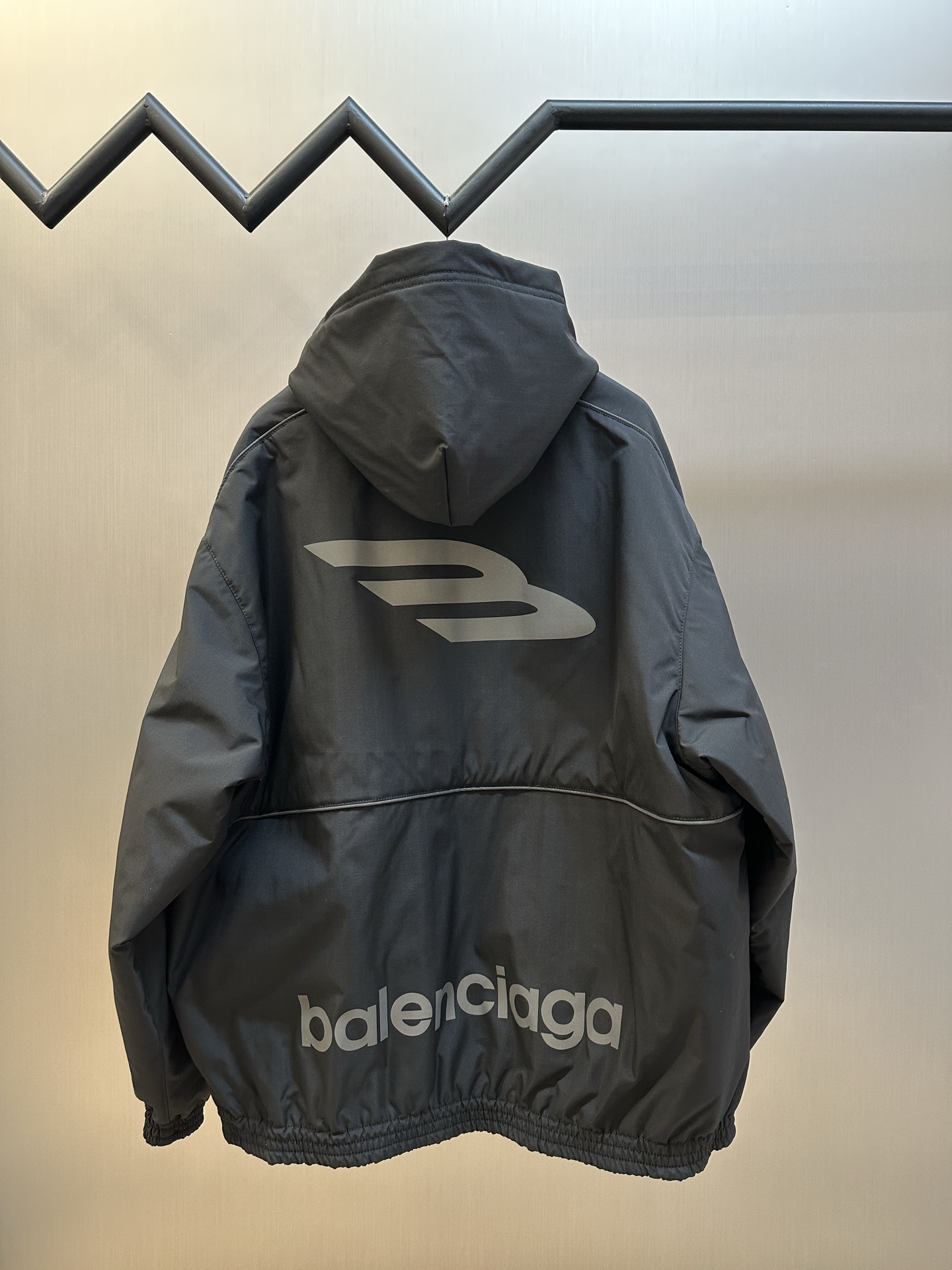 발렌시아가(Balenciaga)  리플렉티브 로고 파카 코트 의류