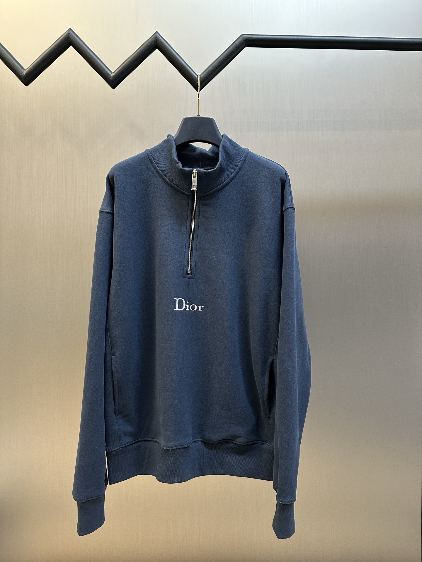 디올(DIOR) 하프 지퍼 로고 스웨트셔츠 의류